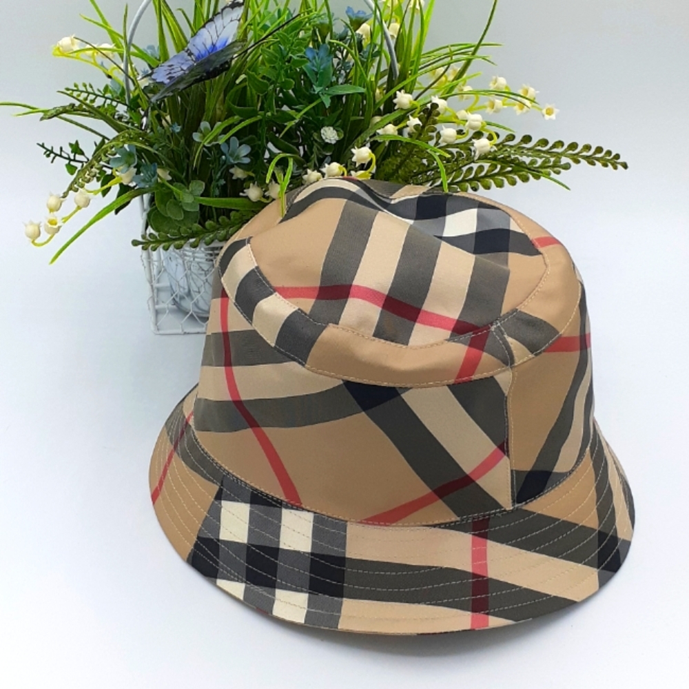 Burberry print bucket hat black white red tan size medium
